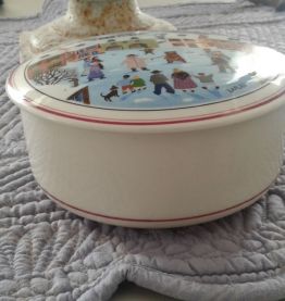 Boîte à bonbons en faïence 