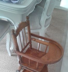 Chaise haute ancienne  pour poupée 