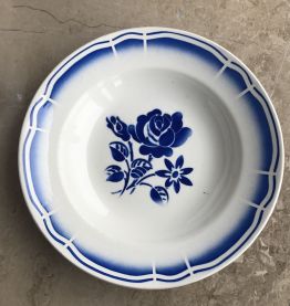 Série de 4 assiettes - en porcelaine