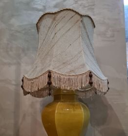 lampe asia socle bois  1970 abatjour  coton chiné avec perle
