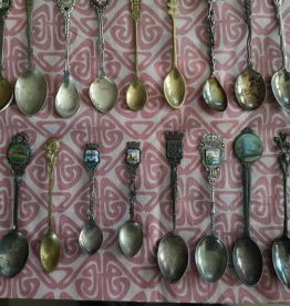 LOT d'anciennes petites cuillères de Collection ville pays e