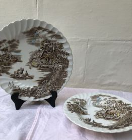 2 assiettes plates Happy England « Johnson Bros »