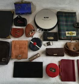 lot de porte-monnaies cartes clefs dont des marques