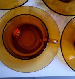 Lot de 7 tasses et 7 soucoupes Duralex orange/ambré vintage