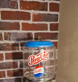 Distributeur chewing gum et bonbon en acier. Style vintage, 