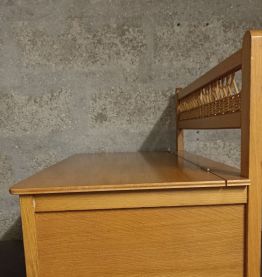 Coffre-banc en bois et rotin des années 60-70