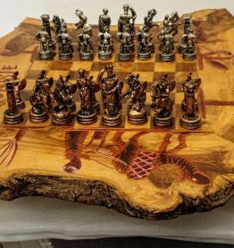 Jeu d'échecs en Bois d'Olivier avec 32 pieces en métal 
