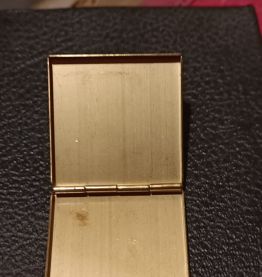 Poudrier métal doré motif couple cerf et biche