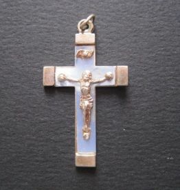 Tour du cou acier avec pendentif croix couleur bleue 