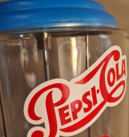 Distributeur chewing gum et bonbon en acier. Style vintage, 