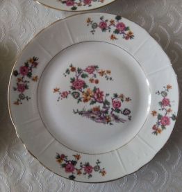 6 assiettes plates Porcelaine au décor japonisant  