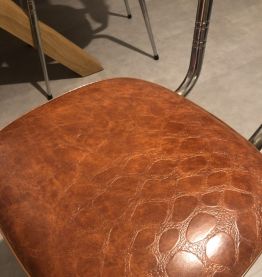 6 Chaises simili cuir année 70