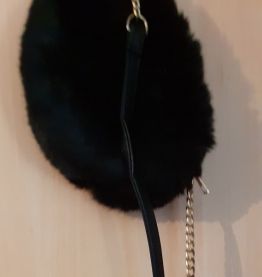 Pochette Imitation Fourrure Noire.