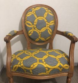 Fauteuil médaillon style 