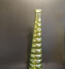 carafes en verre coloré jaune et vert