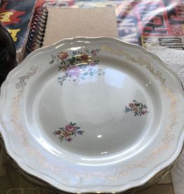 Service assiettes porcelaine amandinoise 