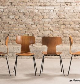 Lot de 8 chaises Hammer modèle 3103 par Arne Jacobsen