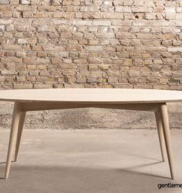 Table à manger ovale sur-mesure en chêne massif