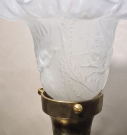 lampe bronze doré art nouveau  ,,tulipe verre  soufflé avec 