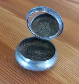 Petite boite à pilule ancienne métal argenté avec miroir