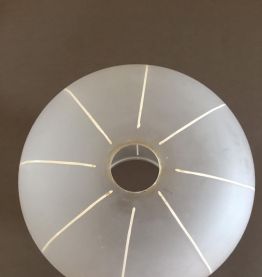 Globe en verre opaque transparent strié de lignes blanches
