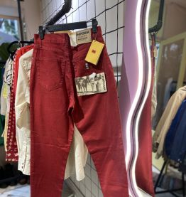 Jean vintage rouge taille haute Uniform
