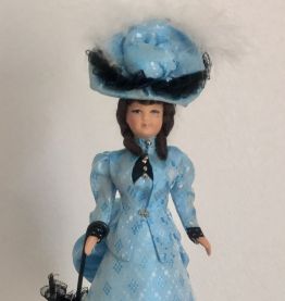 Poupée régionale folklorique - Paris 