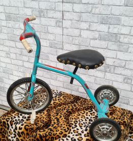 tricycle 1950 belle patine   50x70 bon etat model  pour deco