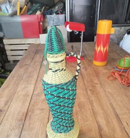 Lot 2 bouteilles vintage scoubidou