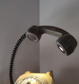 Upcycling / Lampe sur base de téléphone Socotel