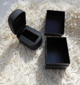 BOITE EMPORIO ARMANI NOIR (sans montre ) neuf