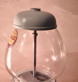 Distributeur de bonbon, chewing gum, cacahuète verre et meta