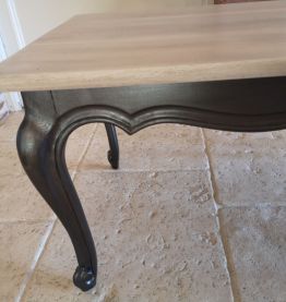 Table basse style louis XV  Pieds couleur fonte, plateau cér