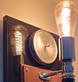 Applique style indus de créateur. Bois et laque.