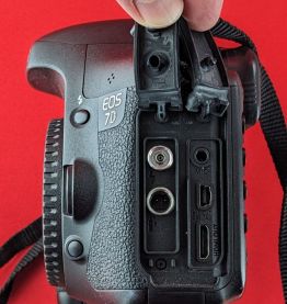 Canon 7D - body + batterie/chargeur + mémoire CF 16 Go