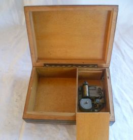 COFFRET/ BOITE A MUSIQUE COLLECTOR EN BOIS MARQUETTERIE