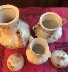 Service à thé en porcelaine de Limoges à décor floral