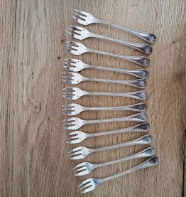  12 fourchettes à huitre en métal argenté Christofle XXème