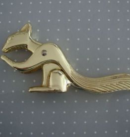 Casse noix/noisettes  vintage écureuil métal doré