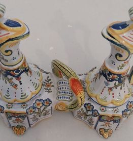 Huilier vinaigrier en faience signé JULES VERLINGUE. 