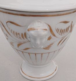 Sucrier en porcelaine VIEUX PARIS fin xixeme. 