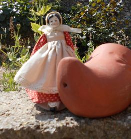 POUPEE PORCELAINE PROVENCALE TBE 19 CM 