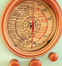 Radio vintage upcyclée en lampe d'ambiance