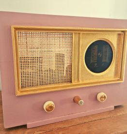 Radio vintage upcyclée en lampe d'ambiance