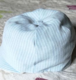 casquette bleue ciel clair enfant bébé années 70 vintage