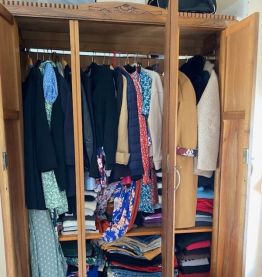 Très belle armoire en bois brut Acajou