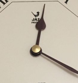 Horloge murale de la maison JAZ Paris