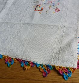 Napperon serviette brodée et crochet Portugal