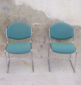 Paire de chaises empilables vintage