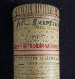 Ancienne petite boîte publicitaire " Au planteur de Caïffa"